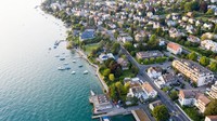 Swiss, negara yang sering dikaitkan dengan perdamaian, mungkin muncul sebagai salah satu dari sedikit yang selamat jika terjadi konflik nuklir. Sejak Perang Dunia Kedua, Swiss telah menegakkan sikap netralitas, dan bentang alam pegunungannya bertindak sebagai benteng alami terhadap banyak ancaman. Foto: Getty Images/Christian Ender