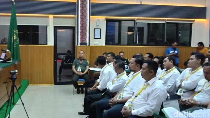13 saksi dari kepolisian dihadirkan dalam sidang penembakan anggota Polsek Negara Batin