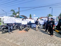 Pemuda Ponorogo Demo Tuntut Perbaikan Layanan RSUD dr. Harjono