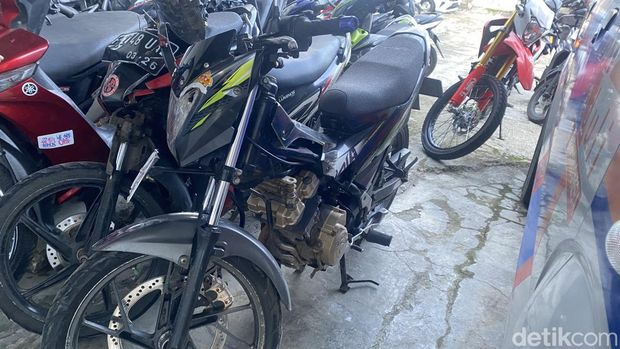 Barang bukti tabrak lari di Sukabumi