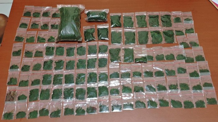 Barang bukti tembakau sintetis yang dijual mahasiswa di Garut