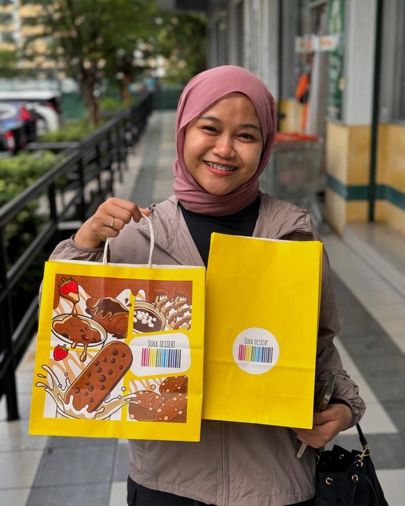 Seorang penjual dessert menjadi sorotan karena gerainya belum memiliki sertifikat halal.