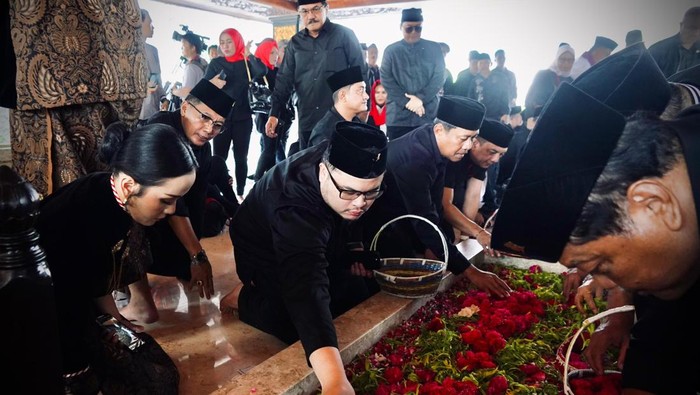 Bupati Kediri Hanindhito Himawan Pramana