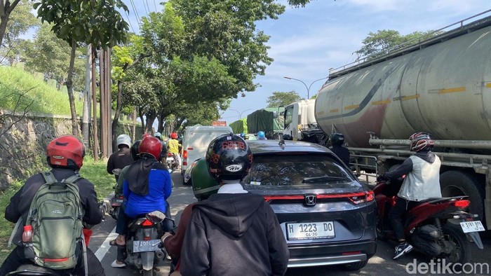 Suasana Jalan Pantura Siliwangi, Kelurahan Krapyak, Kecamatan Semarang Barat, Kota Semarang, Senin (23/6/2025).