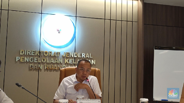 Direktur Jenderal Pengelolaan Kelautan dan Ruang Laut KKP, Koswara dalam Dialog Bersama Media di kantornya, Jakarta, Senin (23/6/2025). (CNBC Indonesia/Martyasari Rizky)