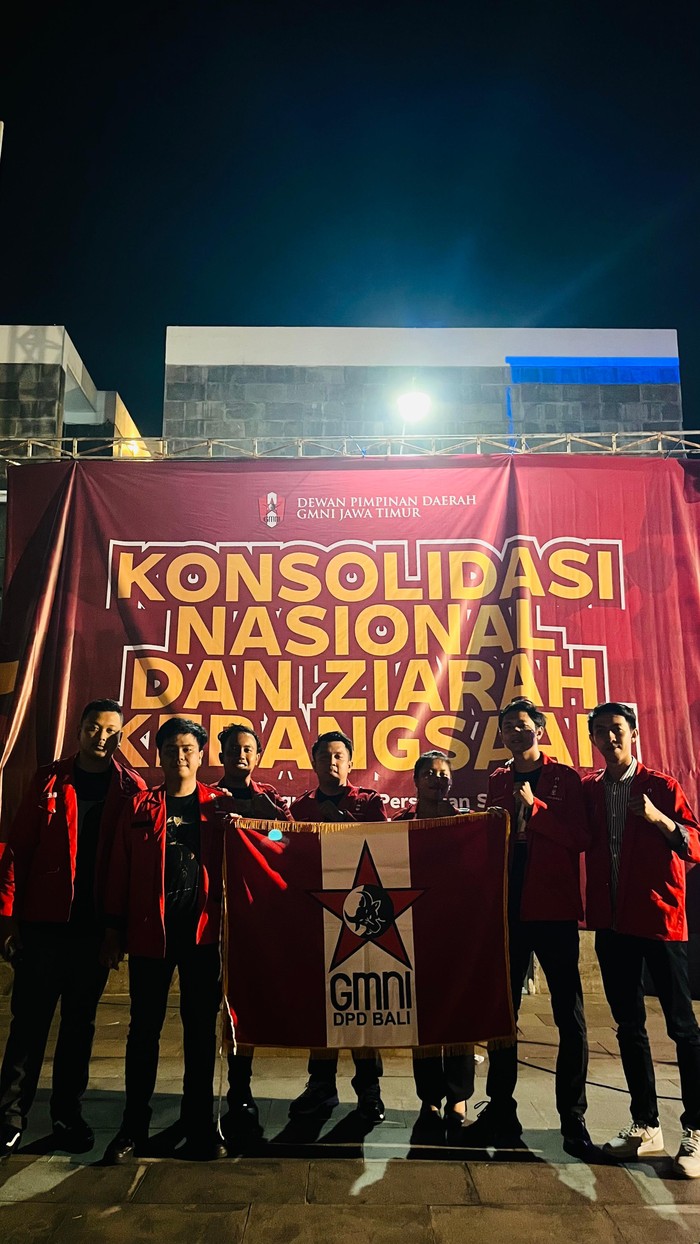 DPD GMNI Bali saat mengikuti Konsolnas dan Ziarah Kebangsaan yang diselenggarakan DPD GMNI Jawa Timur (Jatim) di Kota Blitar. (Dok. DPD GMNI Bali)