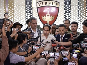 Setengah Hari Nadiem Makarim Diperiksa di Gedung Bundar