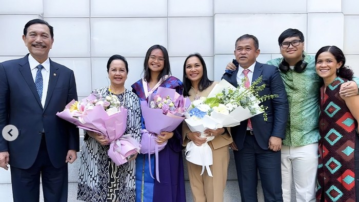 Faye Simanjuntak cucu Luhut Pandjaitan lulus dari Tsinghua University