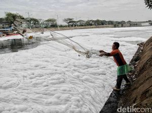 Fenomena Busa Limbah Kembali Muncul di BKT Marunda