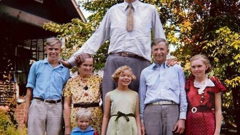 Robert Wadlow, Pria Tertinggi dalam Sejarah, Bersama Keluarganya - 1935 Foto: Boredpanda