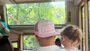 Tapi yang mencuri perhatian malah Justin Hubner karena sukses jadi ‘tempat ternyaman’ buat Kamari. Foto: Instagram @jennifercoppenreal20
