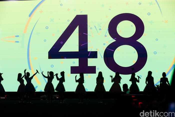 JKT48 tampil dalam acara Perayaan HUT Ke-498 Kota Jakarta di Lapangan Banteng, Jakarta, Minggu (22/6/2025).