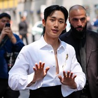 Aktor Korea Jung Hae In kembali menunjukkan eksistensinya di Milan Fashion Week 2025 usai didapuk sebagai global brand ambassador Dolce & Gabbana. Foto: Getty Images/Edward Berthelot