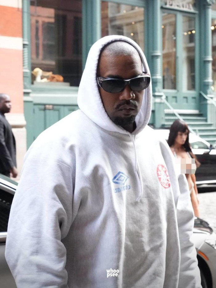 Kanye West dan Bianca Censori yang Pakai Bikini Permen