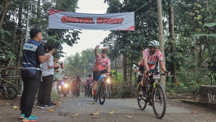 Kapolres Blitar gelar event sepeda Nggravel Blitar 2025