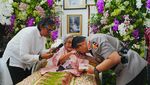 Momen Kapolri Ziarah Makam Jenderal Hoegeng dan Silaturahmi dengan Eyang Meri