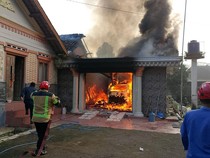 Garasi Rumah Warga di Pasuruhan Magelang Terbakar, 1 Mobil-2 Motor Hangus