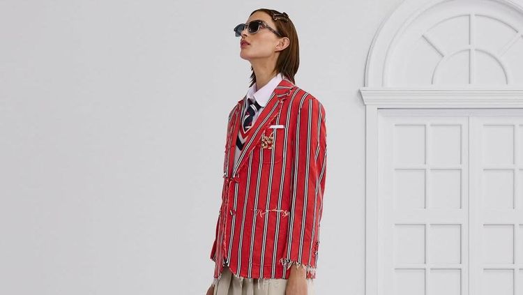 Foto: Thom Browne Spring 2026, Rayakan 10 Tahun Tas Ikonis Berbentuk Anjing