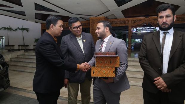 Kunjungan Universitas Al Azhar ke DPRD Jateng. Foto diunggah Senin 23/6/2025).