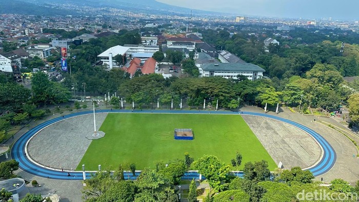 Pemandangan Lapangan Gasibu dari ketinggian.