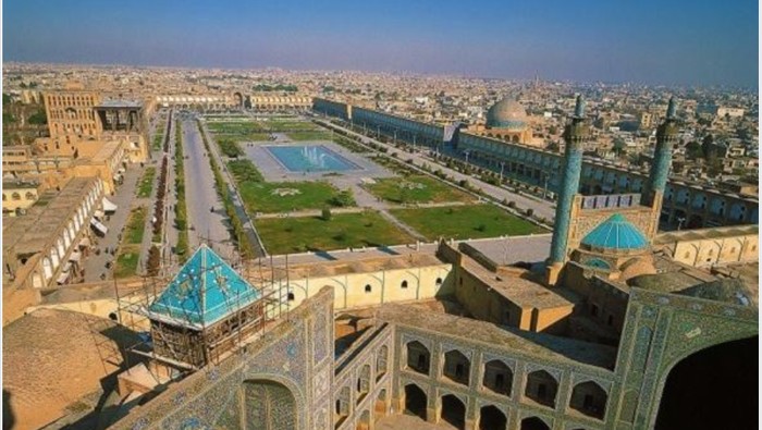 Lapangan Naqsh-e Jahan situs warisan dunia di Isfahan, Iran.
