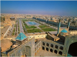 10 Wisata Iran Terbaik di Isfahan yang Religius, Megah, dan Romantis