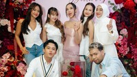 Momen perayaan ulang tahun Lyodra seperti ajang reuni Idol. Nabila Taqiyyah dan Ghea Indrawari juga hadir loh. Foto: dok. Instagram Lyodra