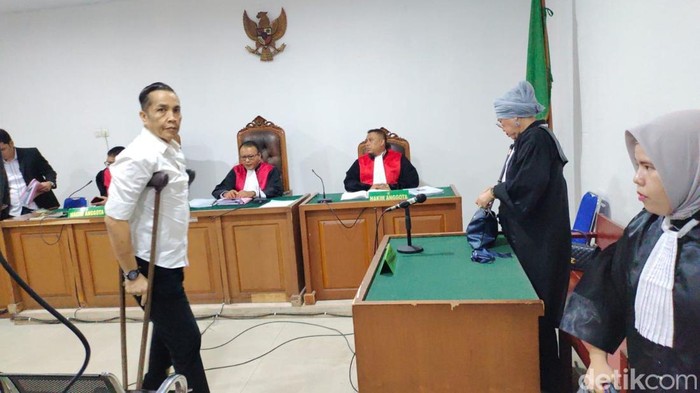 Mantan Kadisnakertrans Sumsel Deliar Marzoeki jalani sidang tuntutan