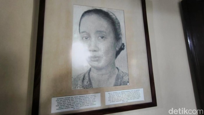 Maria Ulfah, Mensos pertama Indonesia.