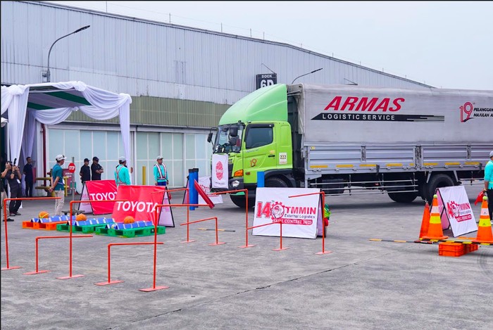 Mengusung tema “Achieve Asia Pacific Standard & Share Toyota Contribution to The Nation”, TMMIN External Logistic Skil Contest ke-14 merupakan upaya Toyota Indonesia untuk terus mengurangi angka kecelakaan dalam proses distribusi, meningkatkan pengembangan SDM melalui sekolah pengemudi dan pusat asesmen, serta upaya untuk mengurangi dekarbonisasi dengan green logistic.