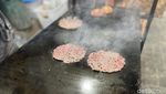 Menikmati Smash Burger Asal New Zealand di Dalam Pasar