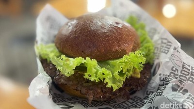 Menikmati Smash Burger Asal New Zealand di Dalam Pasar