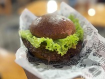 Menikmati Smash Burger Asal New Zealand di Dalam Pasar
