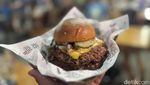 Menikmati Smash Burger Asal New Zealand di Dalam Pasar