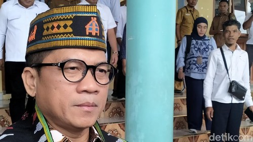 Menteri Desa, Pembangunan Daerah Tertinggal, dan Transmigrasi, Yandri Susanto, menghadiri dialog dengan ratusan Kades di Labuan Bajo, Manggarai Barat, NTT, Senin (23/6/2025).