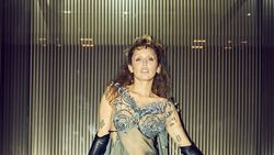 Jangan Kasih Kartu Natal, Miley Cyrus Fobia Kertas!