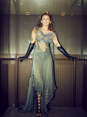 Jangan Kasih Kartu Natal, Miley Cyrus Fobia Kertas!