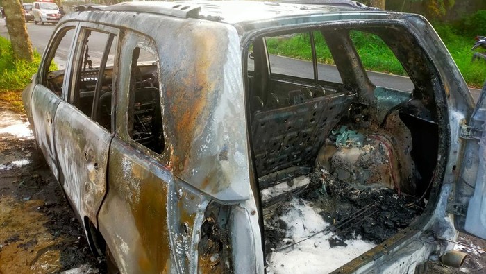 Kondisi Vitara yang ludes terbakar di Jakal Km 20, Pakem, Sleman.