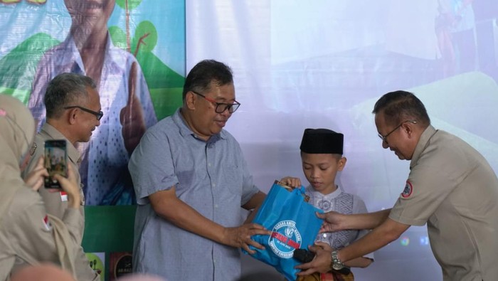 Momen Bupati Takalar Firdaus menghadiri khitanan massal di Takalar. Dokumen Istimewa