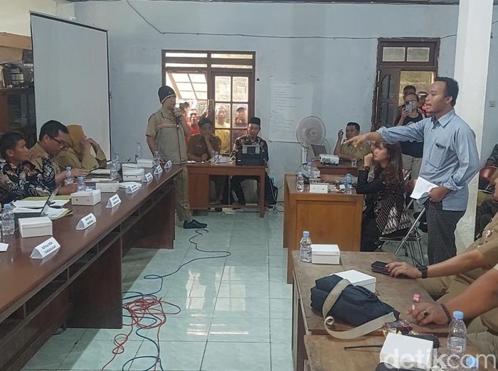 Musyawarah Desa Tunggulsari, Kabupaten Kendal, menolak Galian C, Senin (23/6/2025).