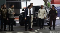 Mantan Menteri Pendidikan, Kebudayaan, Riset, dan Teknologi (Mendikbudristek) 2019–2024 Nadiem Makarim memenuhi panggilan penyidik Jaksa Agung Muda Tindak Pidana Khusus (Jampidsus) di Kejaksaan Agung, Jakarta Selatan, Senin (23/6/2025). 