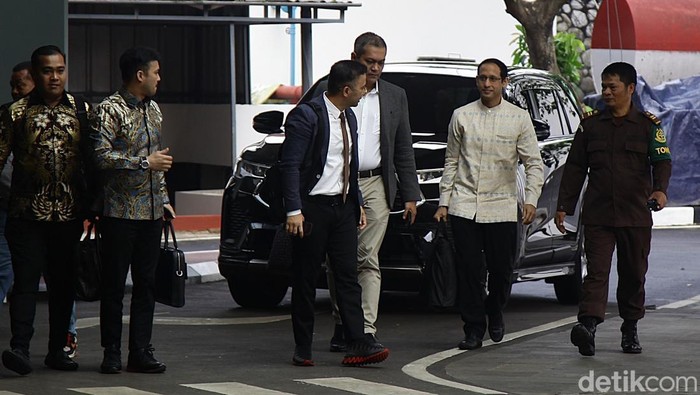 Nadiem Diperiksa Kejagung soal Kasus Chromebook Rp9,9 Triliun Mantan Menteri Pendidikan, Kebudayaan, Riset, dan Teknologi (Mendikbudristek) 2019β2024 Nadiem Makarim memenuhi panggilan penyidik Jaksa Agung Muda Tindak Pidana Khusus (Jampidsus) di Kejaksaan Agung, Jakarta Selatan, Senin (23/6/2025).