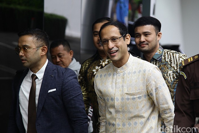 Mantan Menteri Pendidikan, Kebudayaan, Riset, dan Teknologi (Mendikbudristek) 2019–2024 Nadiem Makarim memenuhi panggilan penyidik Jaksa Agung Muda Tindak Pidana Khusus (Jampidsus) di Kejaksaan Agung, Jakarta Selatan, Senin (23/6/2025).