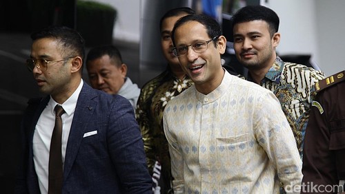 Mantan Menteri Pendidikan, Kebudayaan, Riset, dan Teknologi (Mendikbudristek) 2019–2024 Nadiem Makarim memenuhi panggilan penyidik Jaksa Agung Muda Tindak Pidana Khusus (Jampidsus) di Kejaksaan Agung, Jakarta Selatan, Senin (23/6/2025).