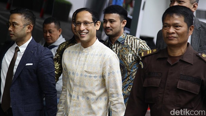 Mantan Menteri Pendidikan, Kebudayaan, Riset, dan Teknologi (Mendikbudristek) 2019–2024 Nadiem Makarim memenuhi panggilan penyidik Jaksa Agung Muda Tindak Pidana Khusus (Jampidsus) di Kejaksaan Agung, Jakarta Selatan, Senin (23/6/2025).