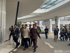 Nadiem Makarim Tiba di Kejagung, Diperiksa Terkait Kasus Pengadaan Laptop