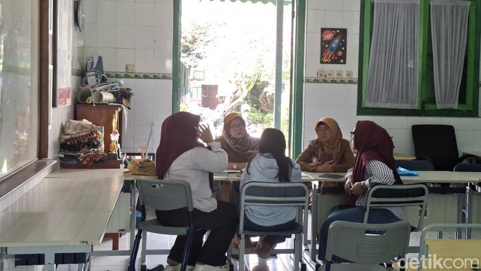 Ortu siswa konsultasi di SMPN 2 Bandung