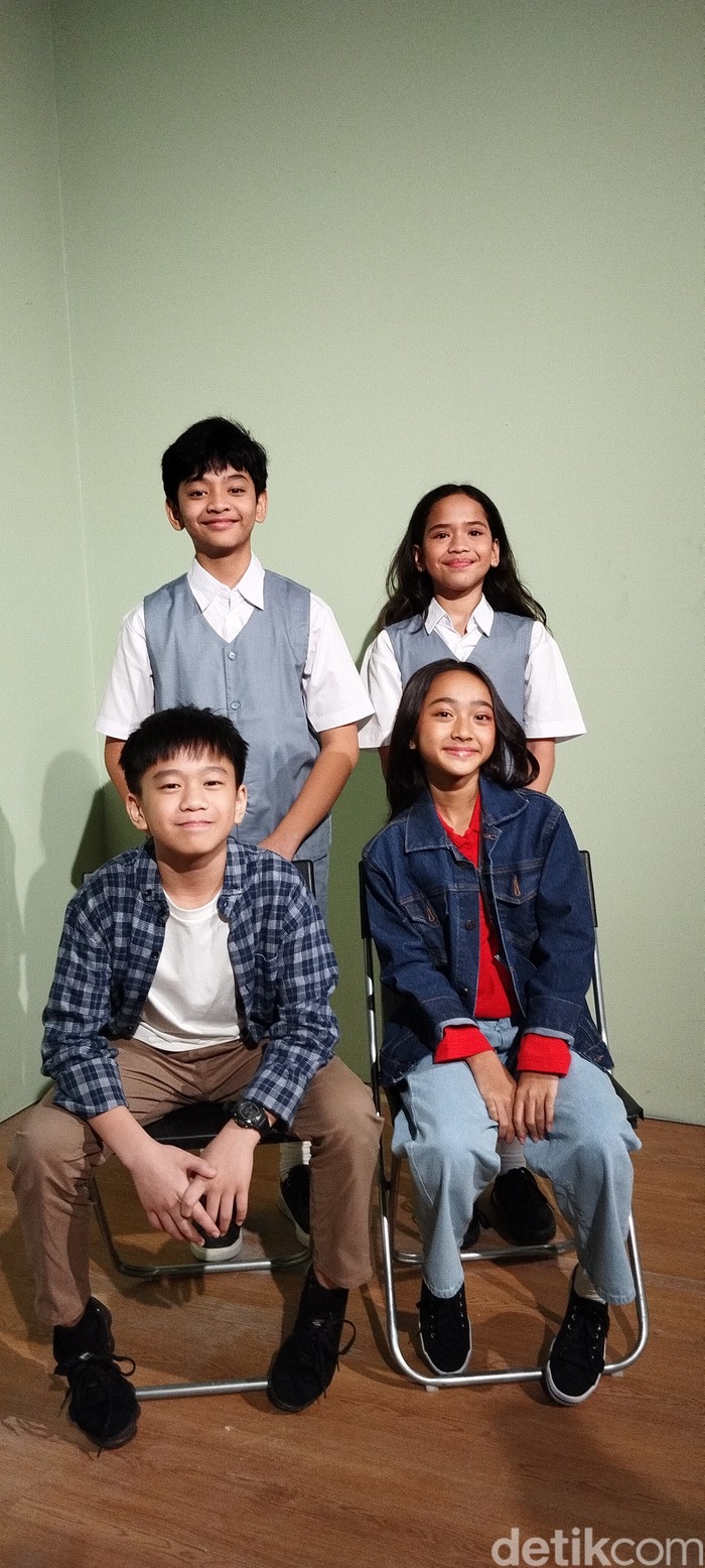 Para Pemeran Sadam dan Sherina di Musikal Petualangan Sherina.
