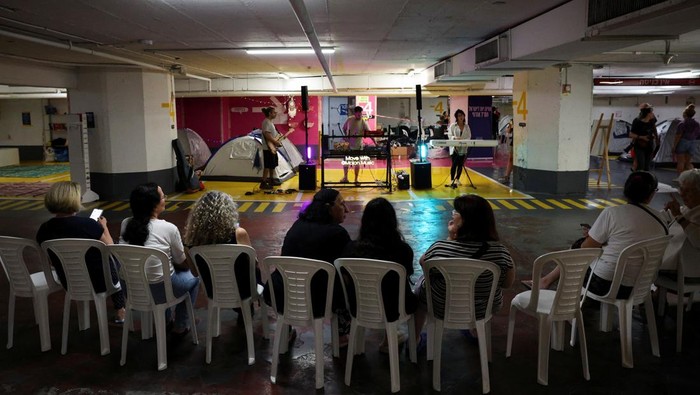 Residents gather and take shelter for the night in an underground parking lot, amid the Iran-Israel conflict, in Tel Aviv, Israel, June 21, 2025. REUTERS/Violeta Santos Moura