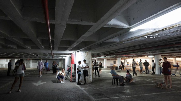 Residents gather and take shelter for the night in an underground parking lot, amid the Iran-Israel conflict, in Tel Aviv, Israel, June 21, 2025. REUTERS/Violeta Santos Moura